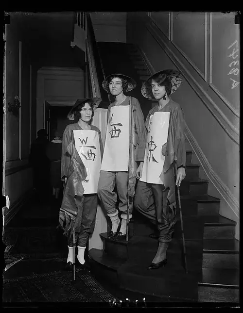 Three women dressed as Mah Jongg Wind tiles, 1925